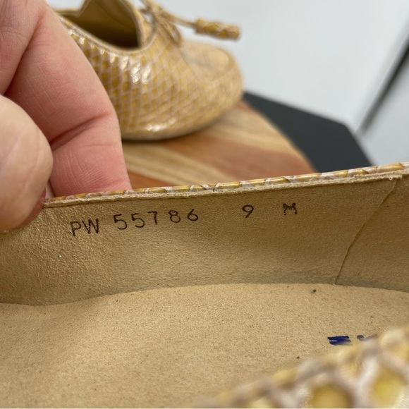 Stuart Weitzman Nicetie Tan Snakeskin Bow Leather Wedge Heel Size 9 snake - Picture 5 of 7